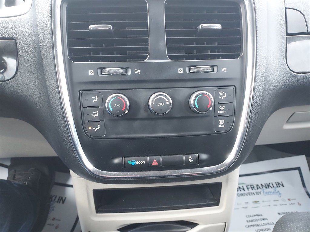 Used 2016 Dodge Grand Caravan American Value Package w/ UConnect Hands-Free Group image 22