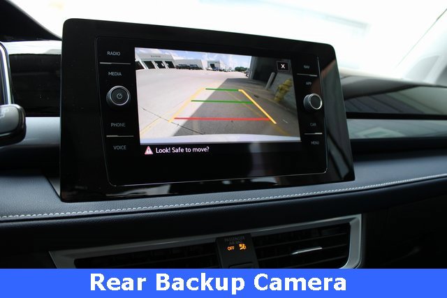 New 2025 Volkswagen Taos SEL image 4