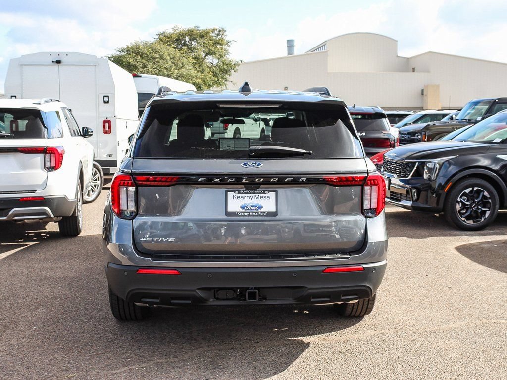 New 2026 Ford Explorer Active RWD image 9