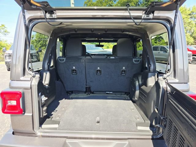 Used 2019 Jeep Wrangler Unlimited Sahara w/ Dual Top Group AWD/4WD image 11