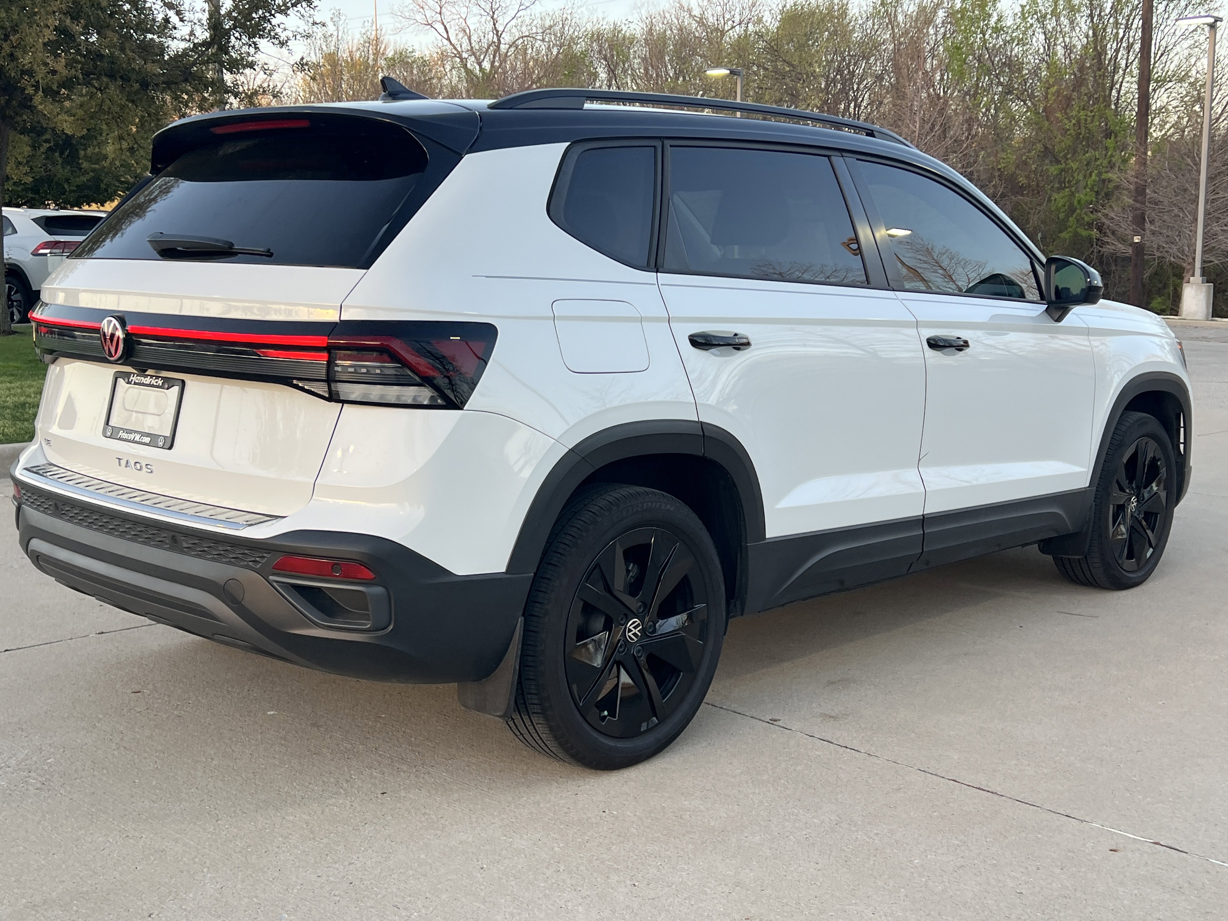 Used 2025 Volkswagen Taos SE image 10