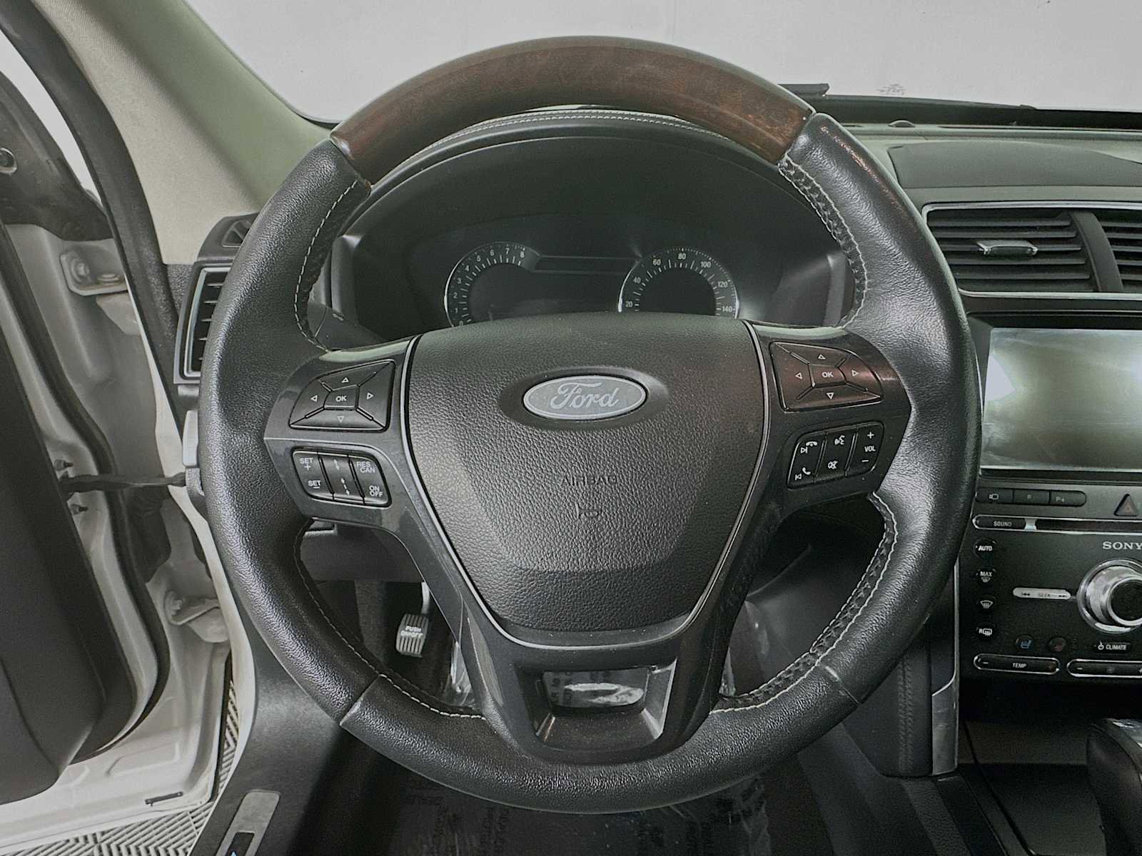 Used 2018 Ford Explorer Platinum AWD/4WD image 11