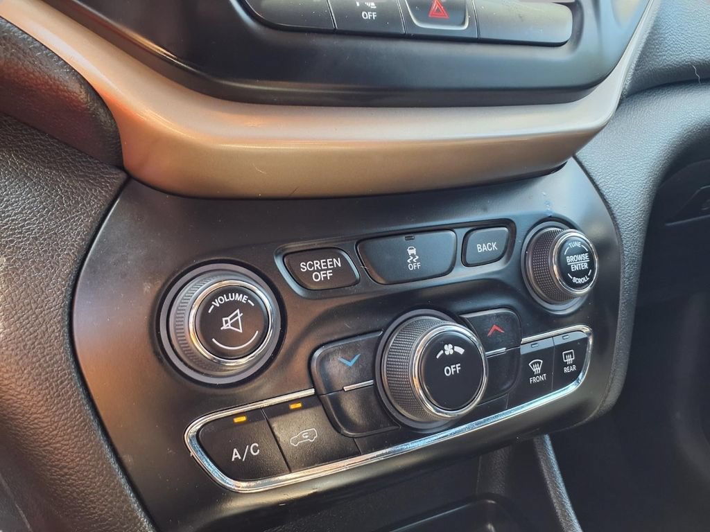 Used 2016 Jeep Cherokee Latitude w/ Safety/Convenience Group FWD image 7
