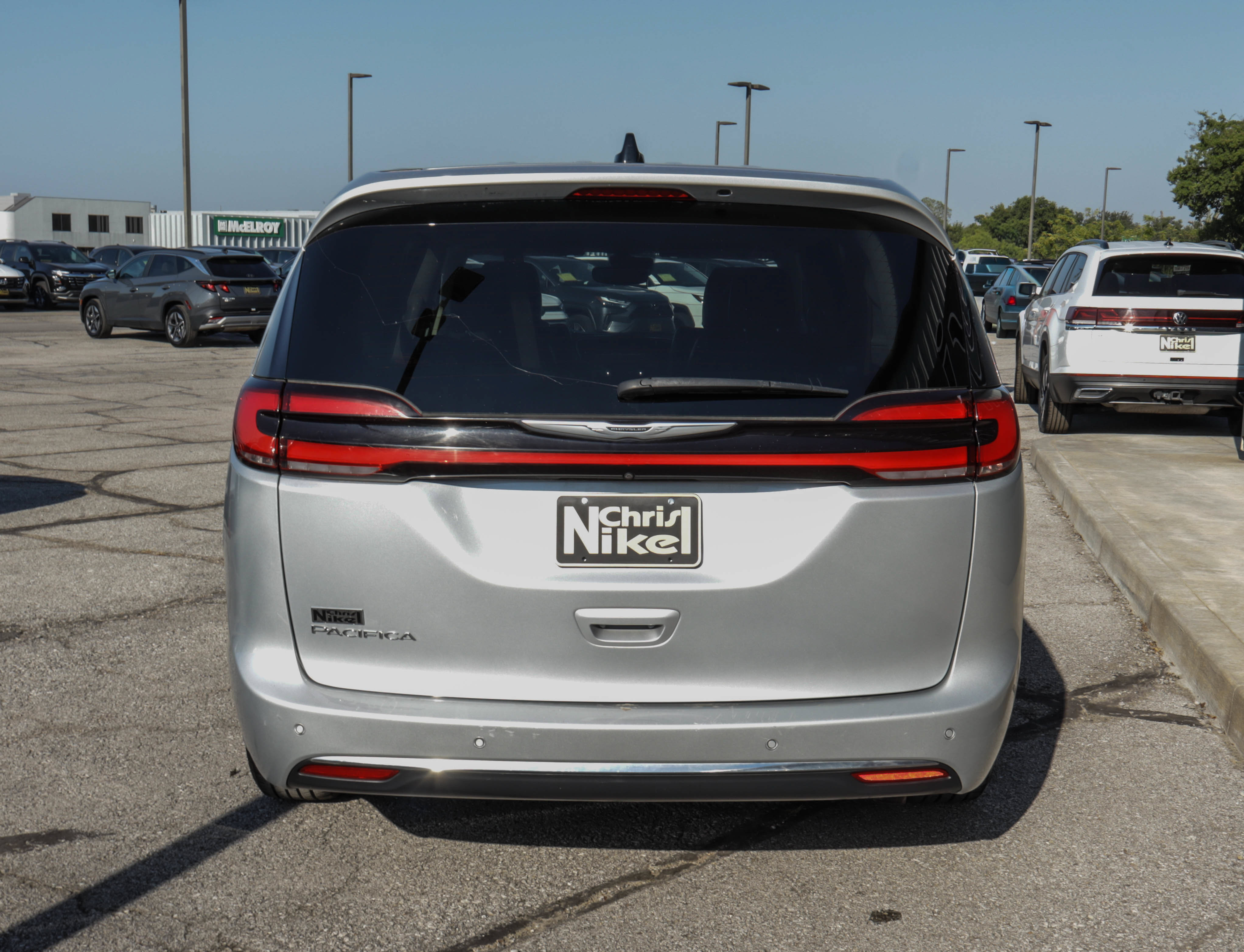Used 2023 Chrysler Pacifica Touring-L FWD image 5