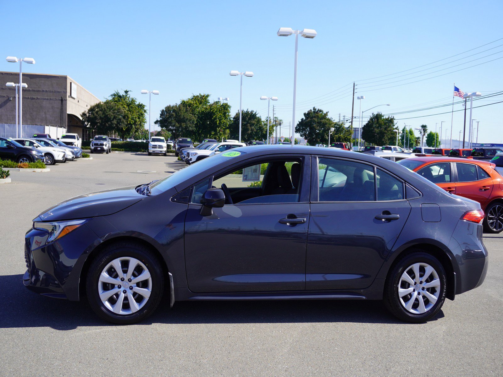 Used 2023 Toyota Corolla LE w/ Carpet Mat Package (TMS) FWD image 6