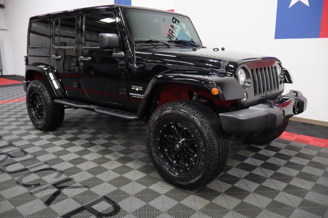 Used 2017 Jeep Wrangler Unlimited Sahara w/ Connectivity Group AWD/4WD image 14