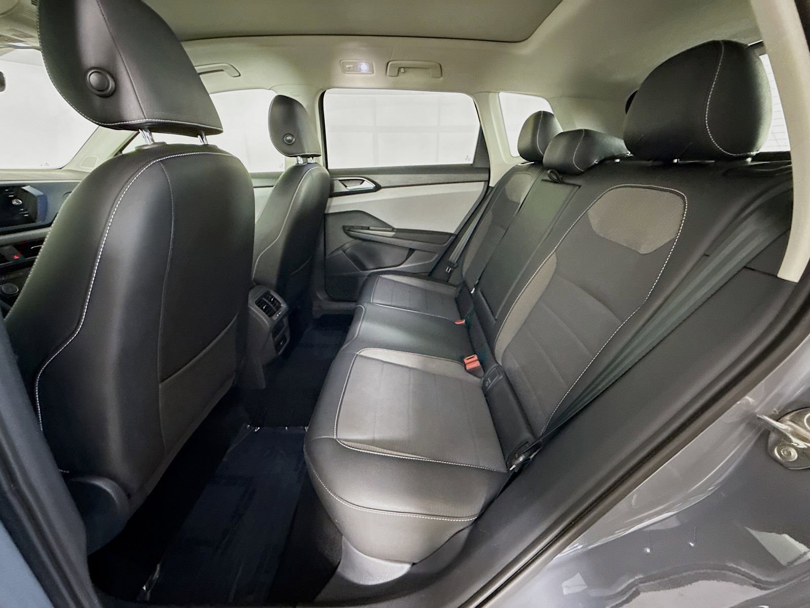 Used 2023 Volkswagen Taos SE w/ Panoramic Sunroof Package FWD image 24