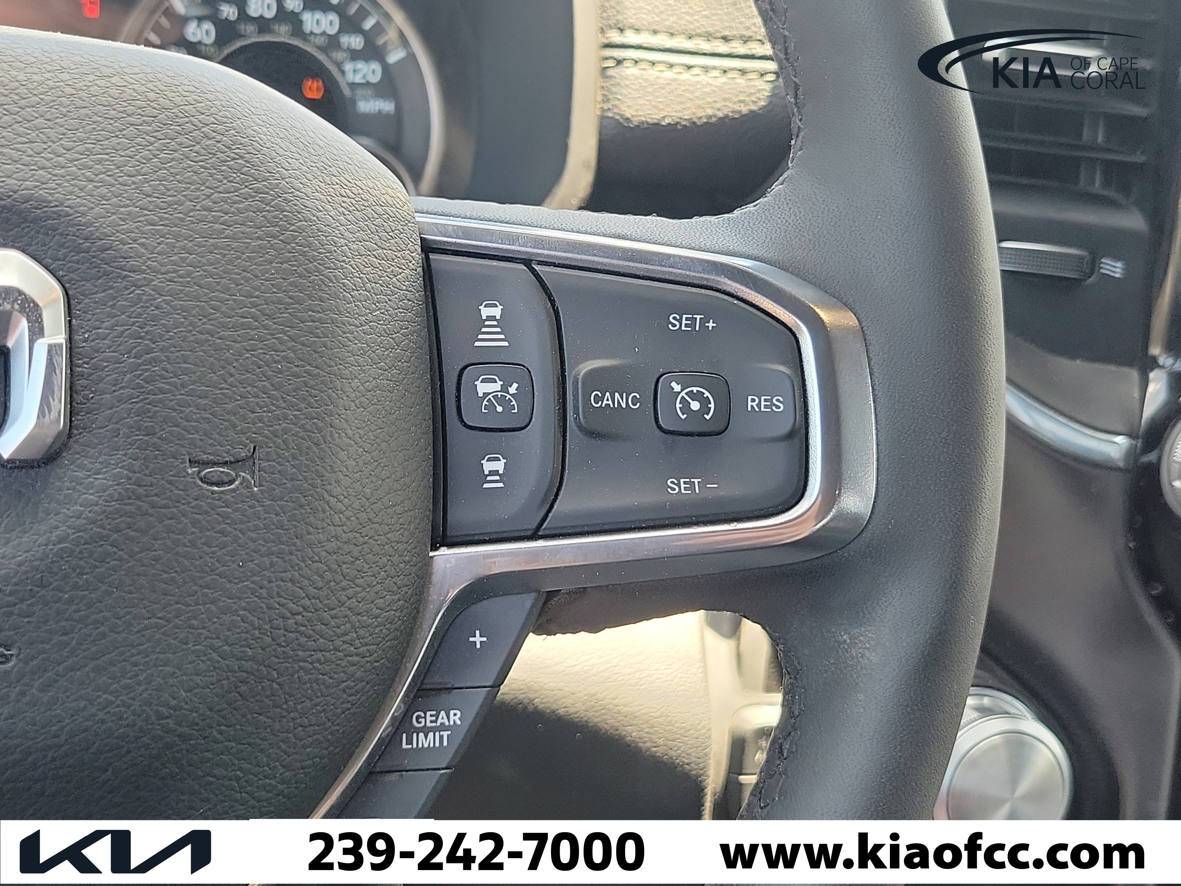 Used 2025 RAM 1500 Laramie AWD/4WD image 29