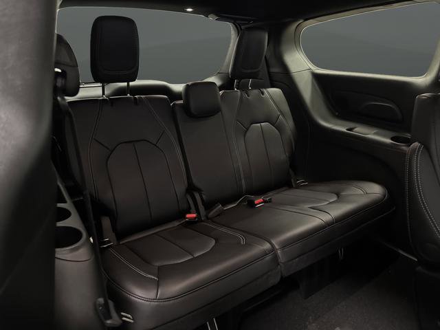 New 2026 Chrysler Pacifica Select image 33