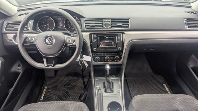 Used 2017 Volkswagen Passat 1.8T S image 22