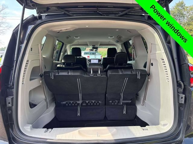 Used 2023 Chrysler Pacifica Touring-L FWD image 38