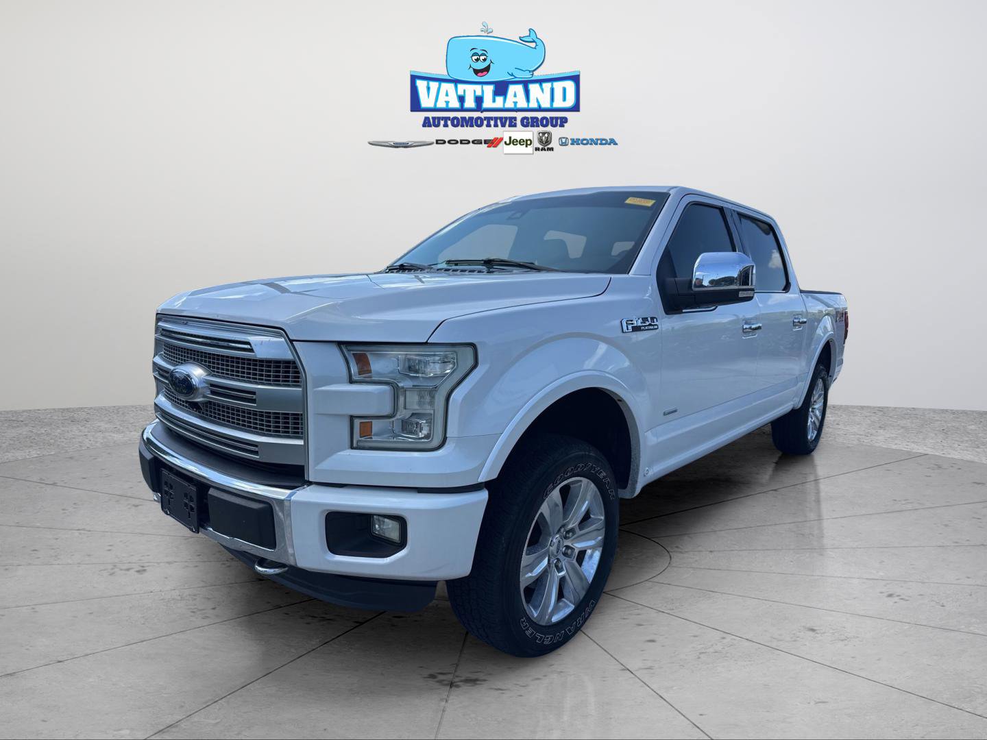 Used 2015 Ford F150 Platinum w/ Equipment Group 701A Luxury AWD/4WD image 2