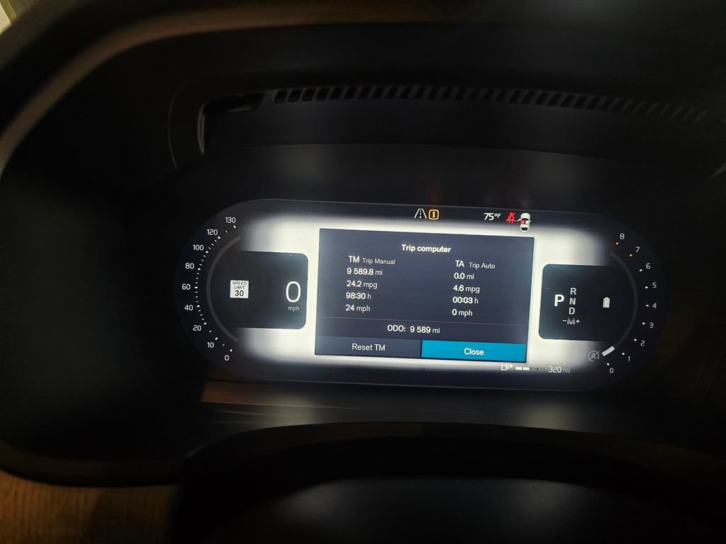 Certified 2025 Volvo V90 B6 Cross Country Plus AWD/4WD image 19