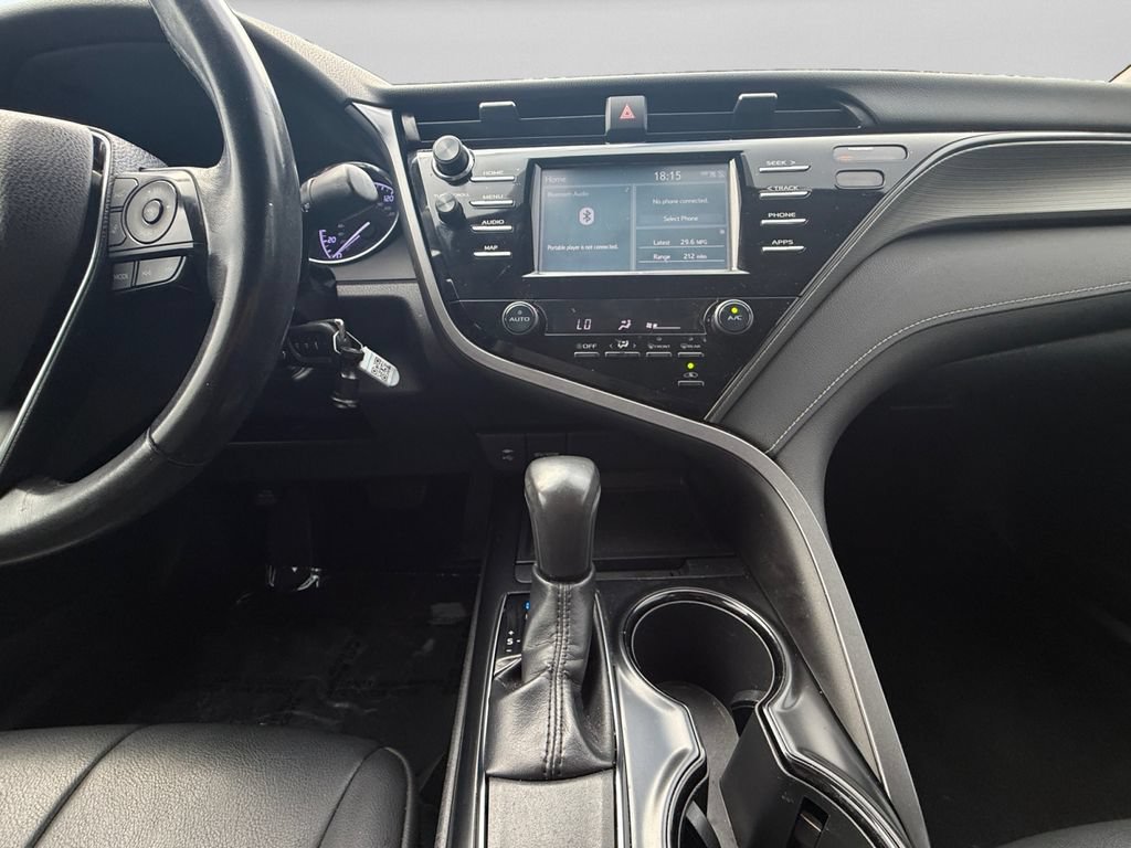 Used 2019 Toyota Camry SE FWD image 11