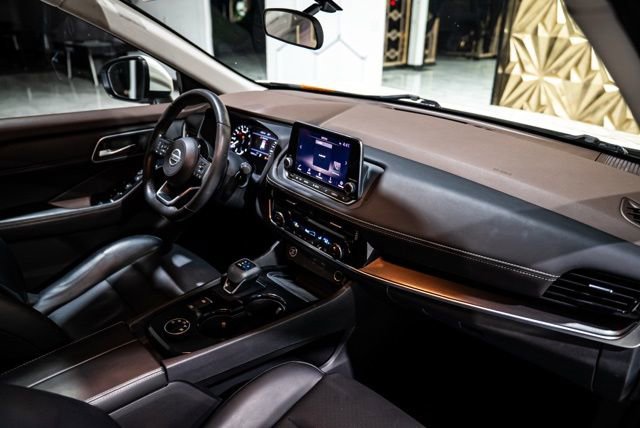 Used 2021 Nissan Rogue SV w/ Premium Package image 14