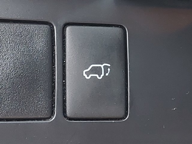 Used 2016 Toyota Highlander XLE AWD/4WD image 19