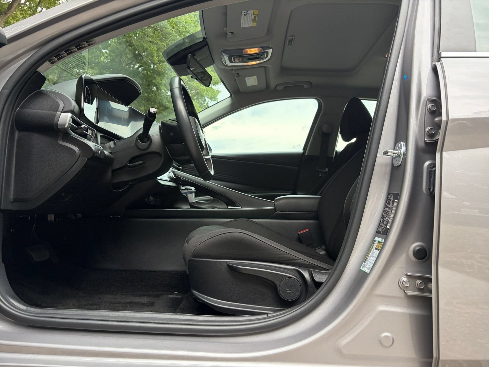 Used 2025 Hyundai Elantra SEL FWD image 21