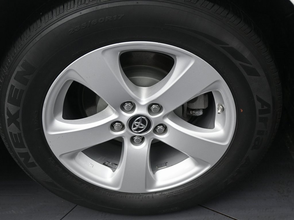 Used 2019 Toyota Sienna LE image 16