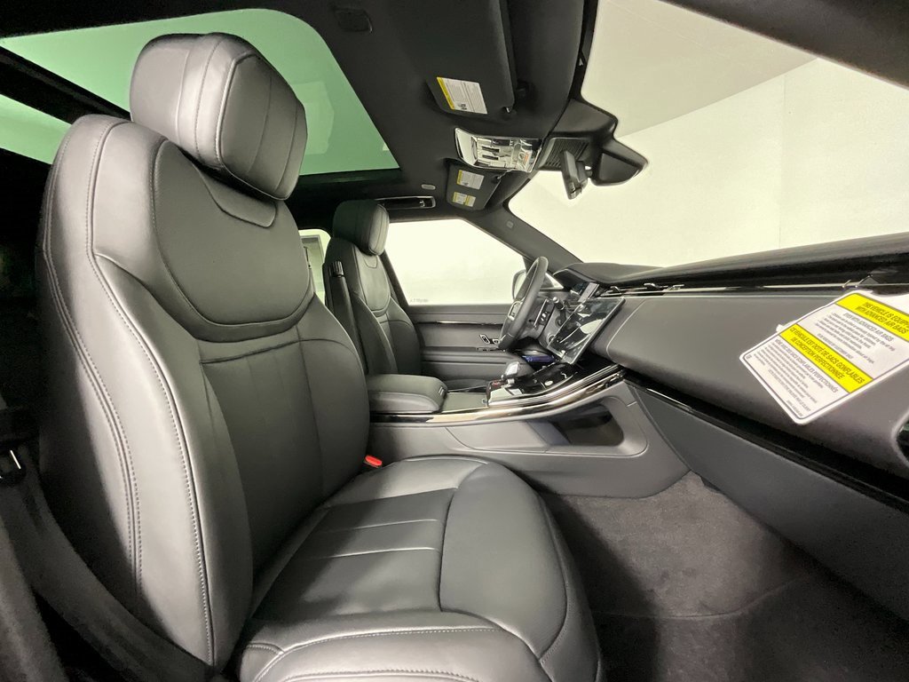 New 2025 Land Rover Range Rover Sport Dynamic SE image 3