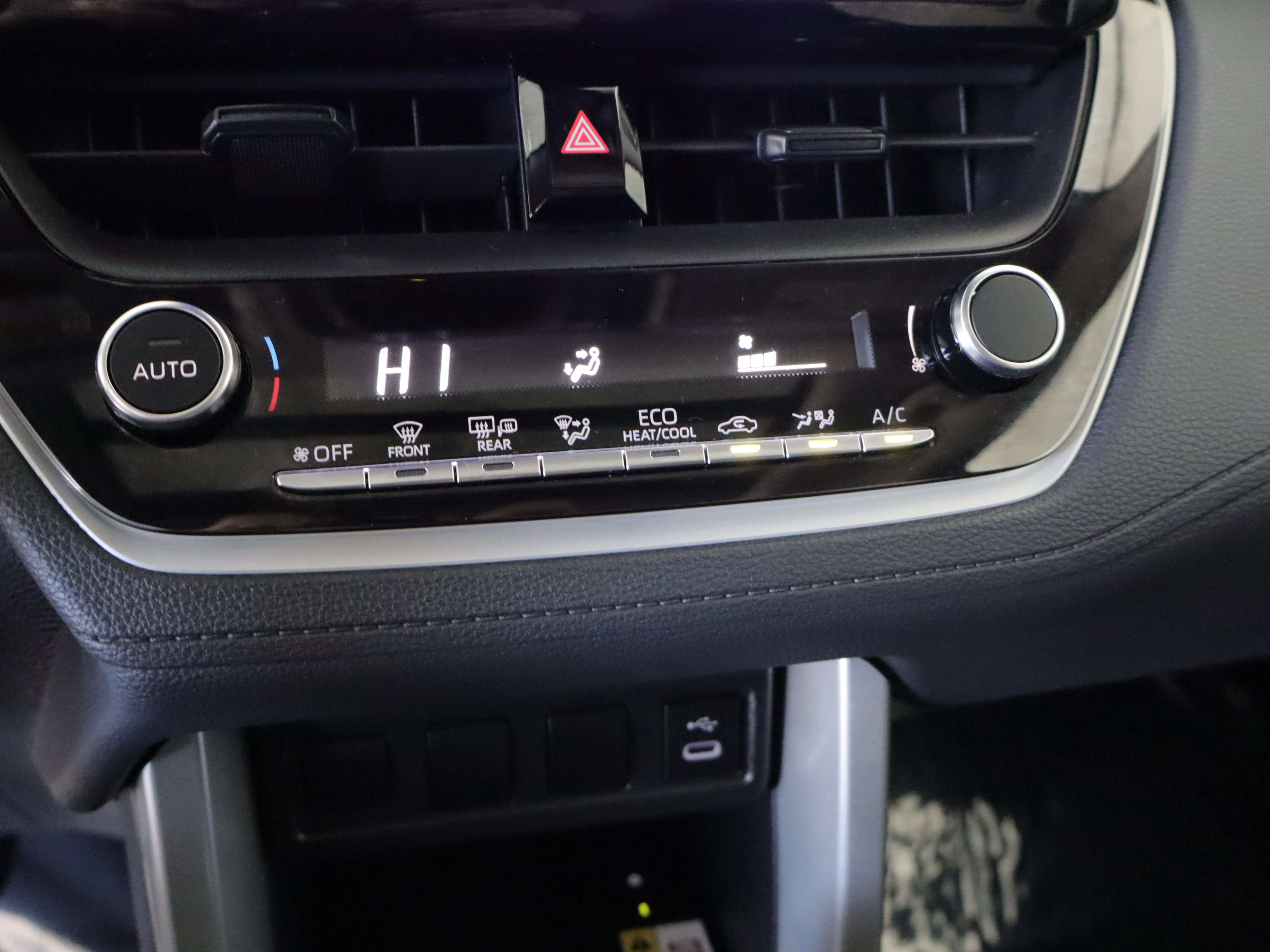 Used 2023 Toyota Corolla Cross LE w/ Moonroof Package image 16