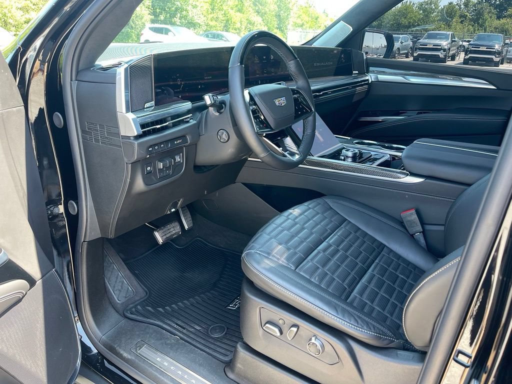 Used 2025 Cadillac Escalade V w/ LPO, ONYX Package AWD/4WD image 13