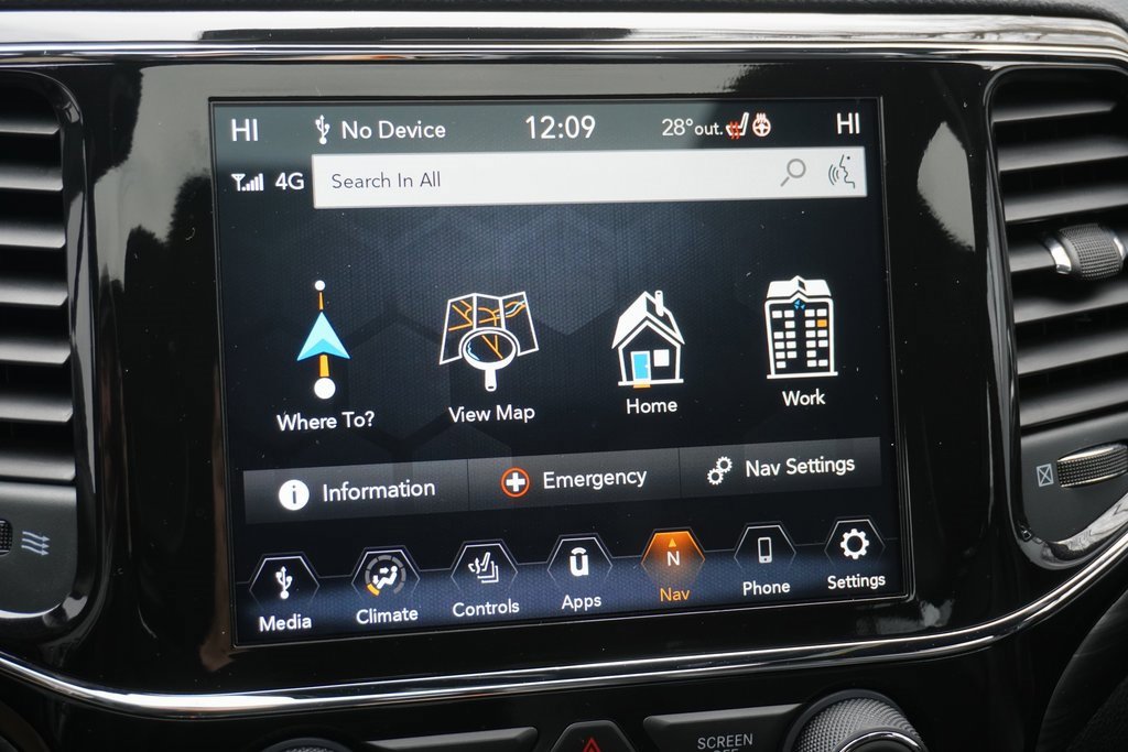 Used 2022 Jeep Grand Cherokee Laredo X image 38