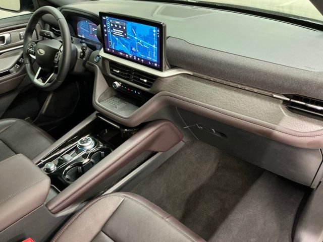 Used 2025 Ford Explorer Platinum RWD image 21