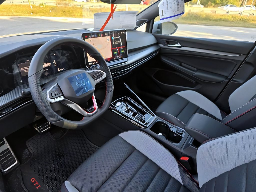 New 2026 Volkswagen GTI SE FWD image 19