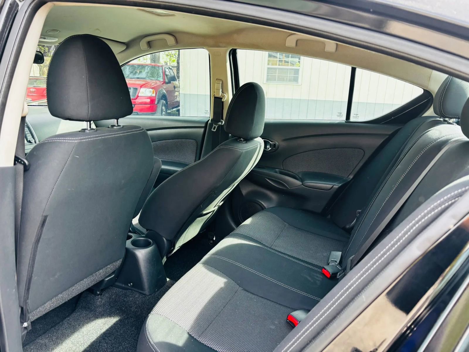 Used 2016 Nissan Versa SL FWD image 6