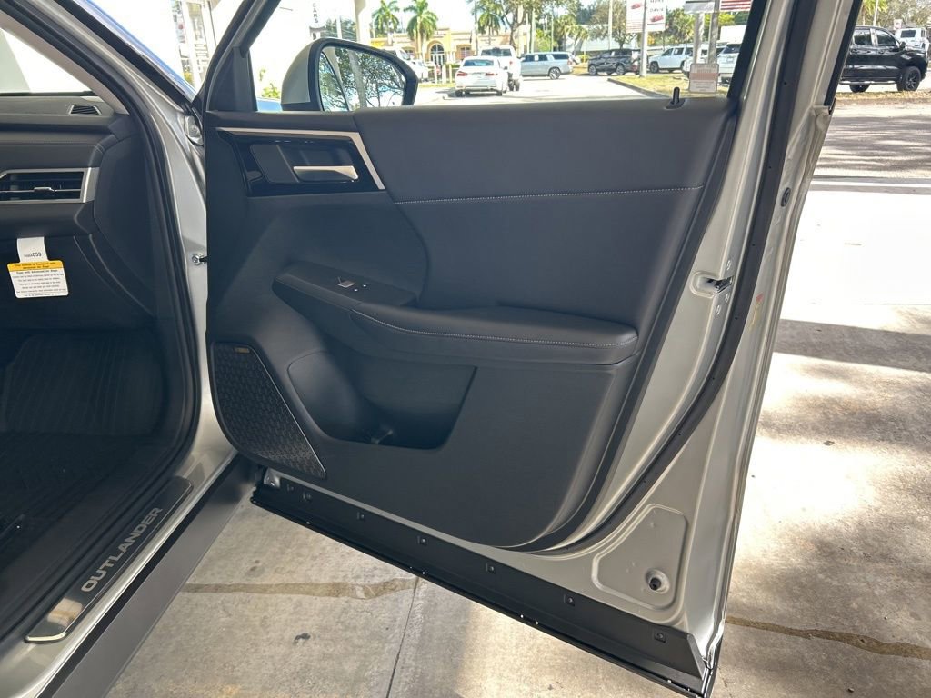 New 2026 Mitsubishi Outlander SE image 24