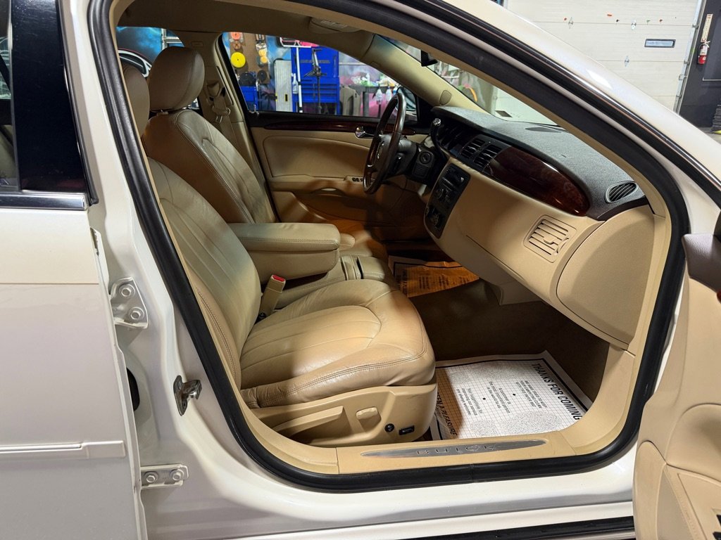 Used 2009 Buick Lucerne CX image 17