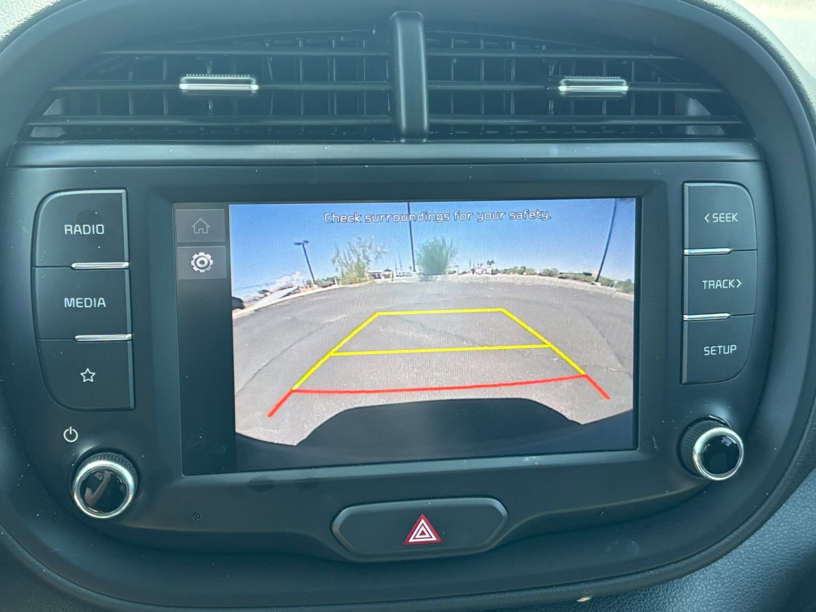 Used 2025 Kia Soul LX w/ LX Technology Package FWD image 18