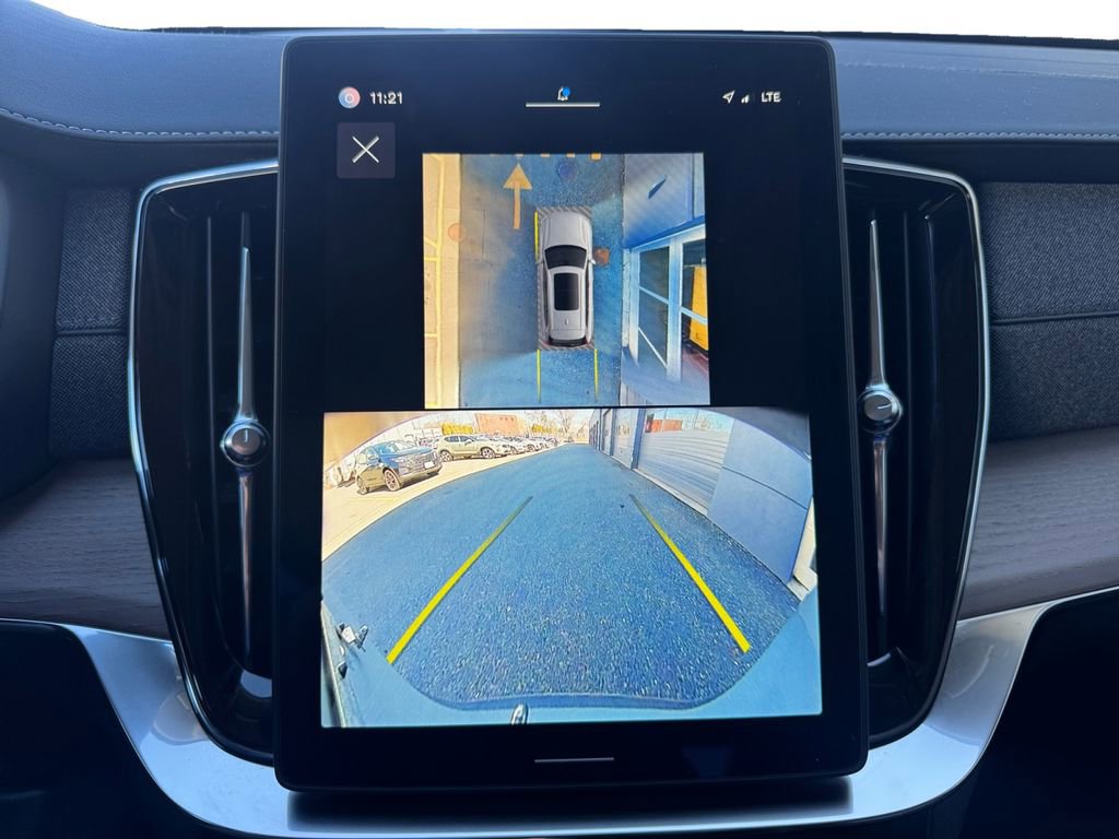 Certified 2025 Volvo XC90 B6 Plus image 19