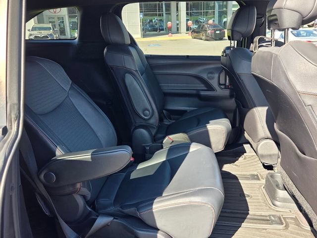 Used 2022 Toyota Sienna XSE w/ XSE Plus Package AWD/4WD image 18