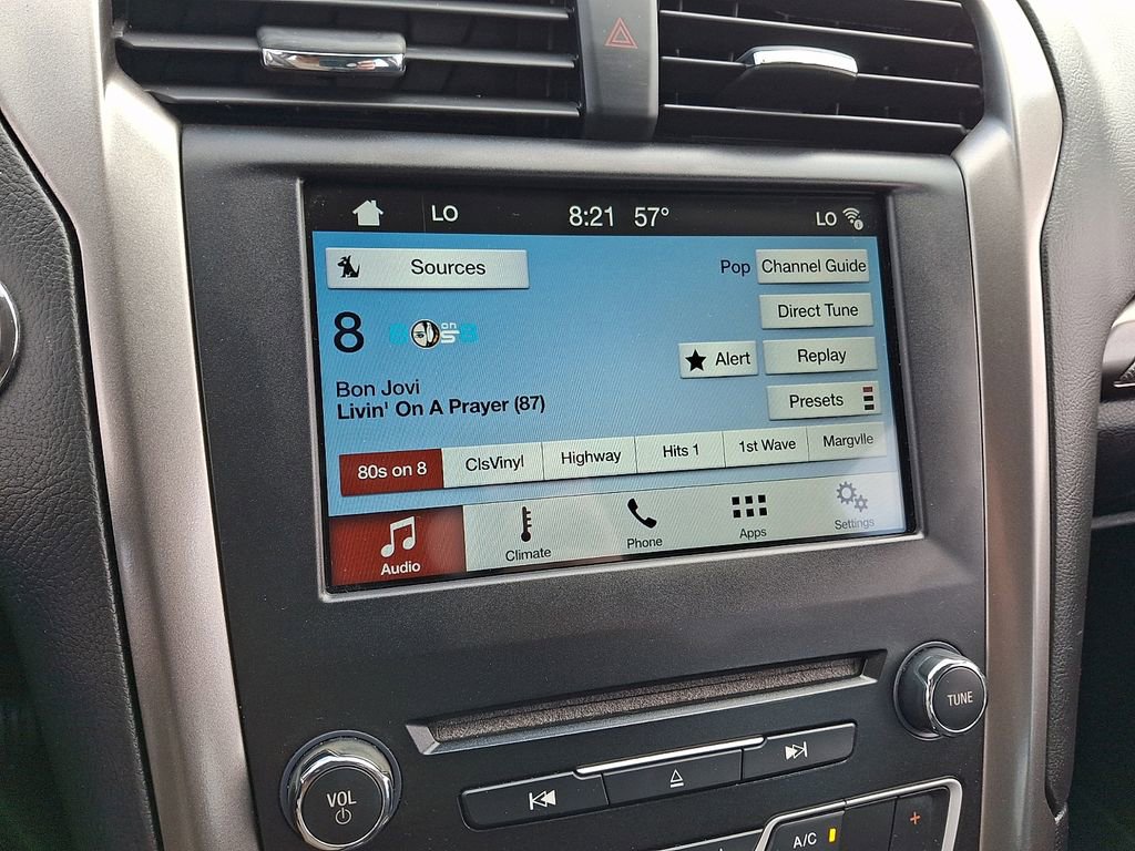 Used 2017 Ford Fusion SE w/ Fusion SE Technology Package FWD image 18