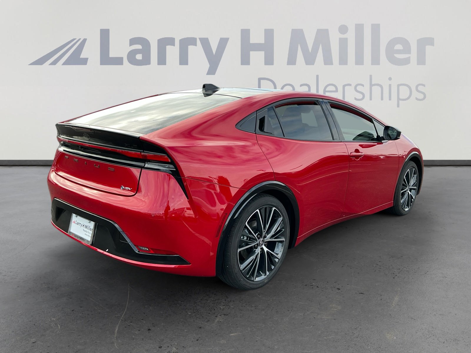 Used 2025 Toyota Prius XLE image 5