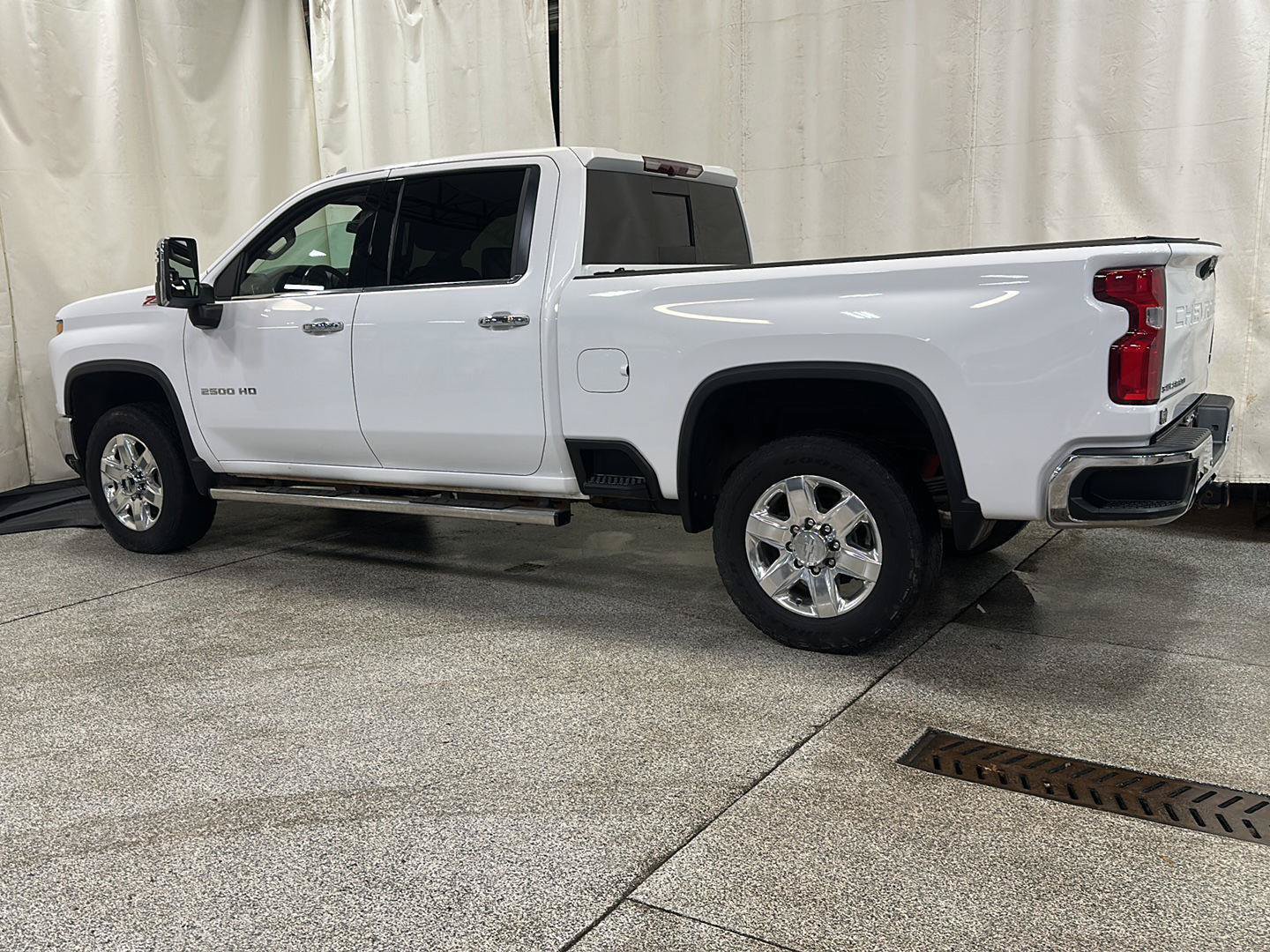 Used 2020 Chevrolet Silverado 2500 LTZ w/ LTZ Plus Package AWD/4WD image 3