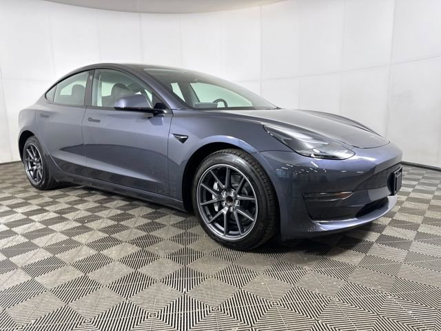 Used 2023 Tesla Model 3 Standard Range image 2