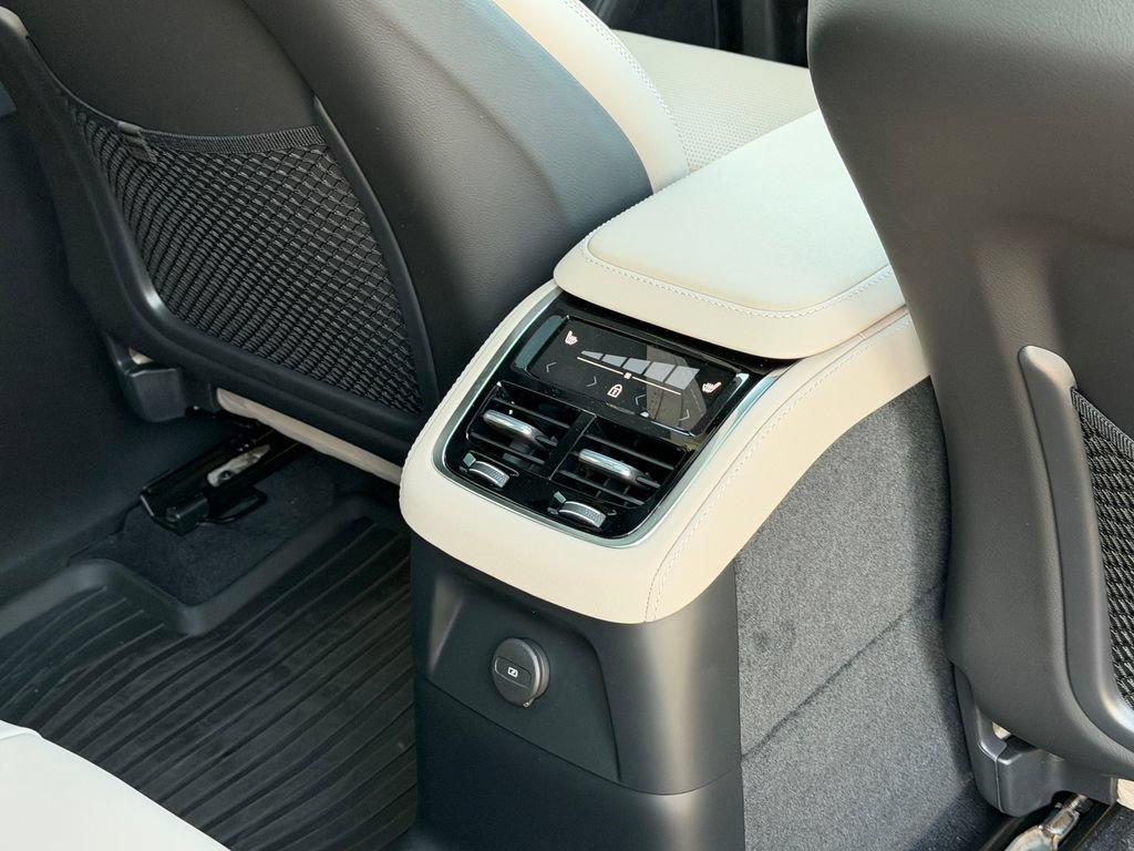 New 2026 Volvo XC90 T8 Ultra w/ Protection Package Premier AWD/4WD image 12