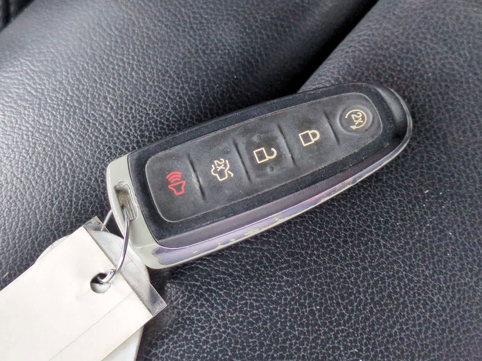 Used 2013 Lincoln MKS FWD image 33