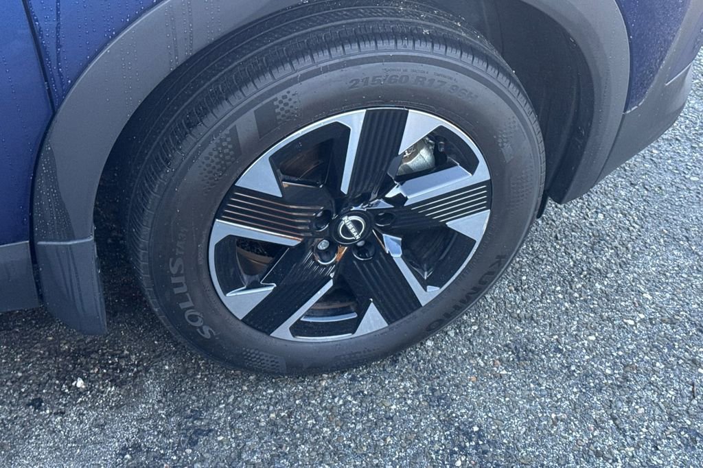 Used 2025 Nissan Kicks SV w/ Charging Package image 4