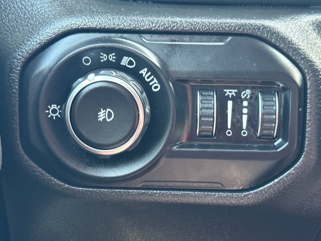 Used 2022 Jeep Wrangler Unlimited Sahara AWD/4WD image 34