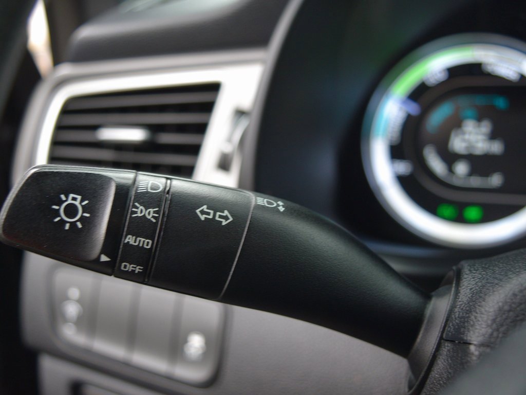 Used 2017 Kia Niro LX image 16