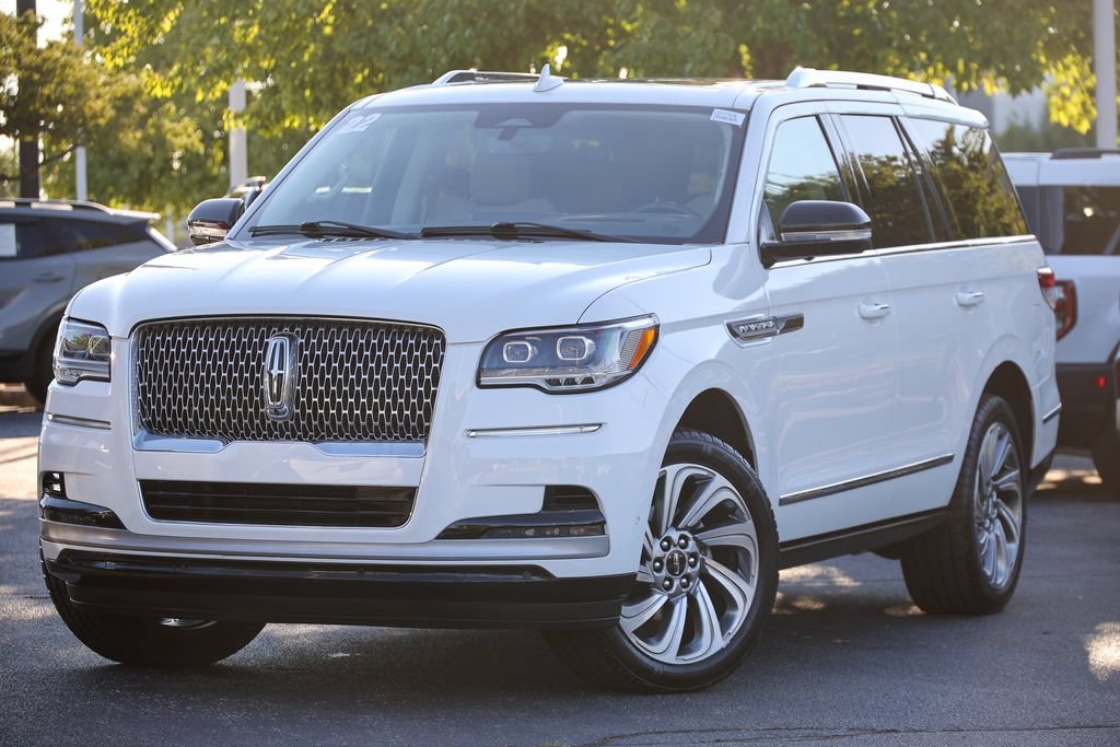 Used 2022 Lincoln Navigator Reserve AWD/4WD image 15