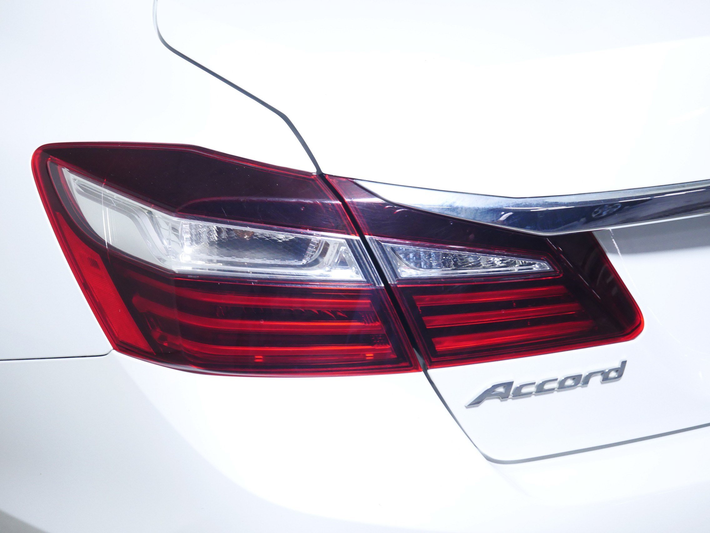 Used 2017 Honda Accord EX image 17