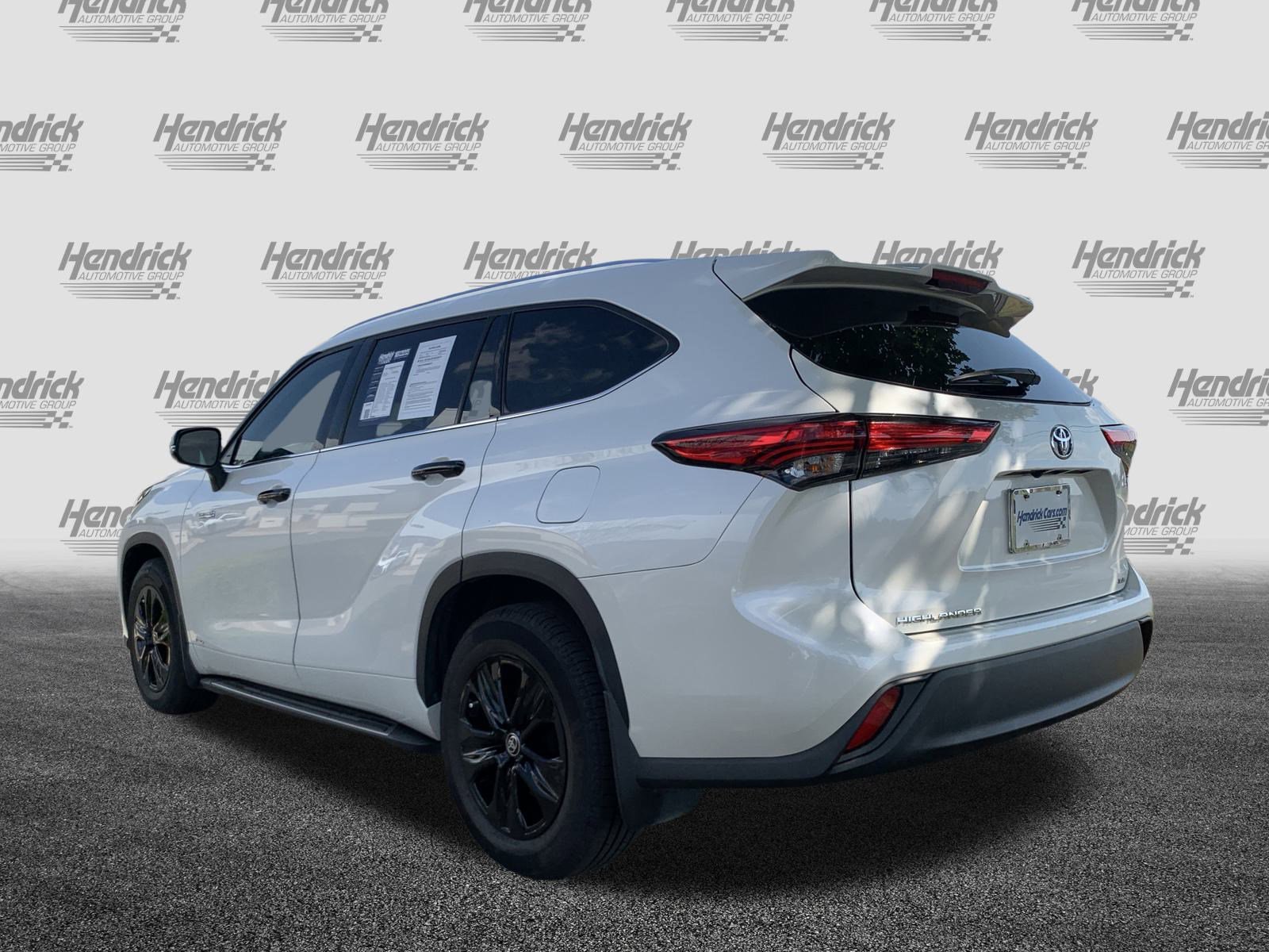 Used 2021 Toyota Highlander XLE image 8