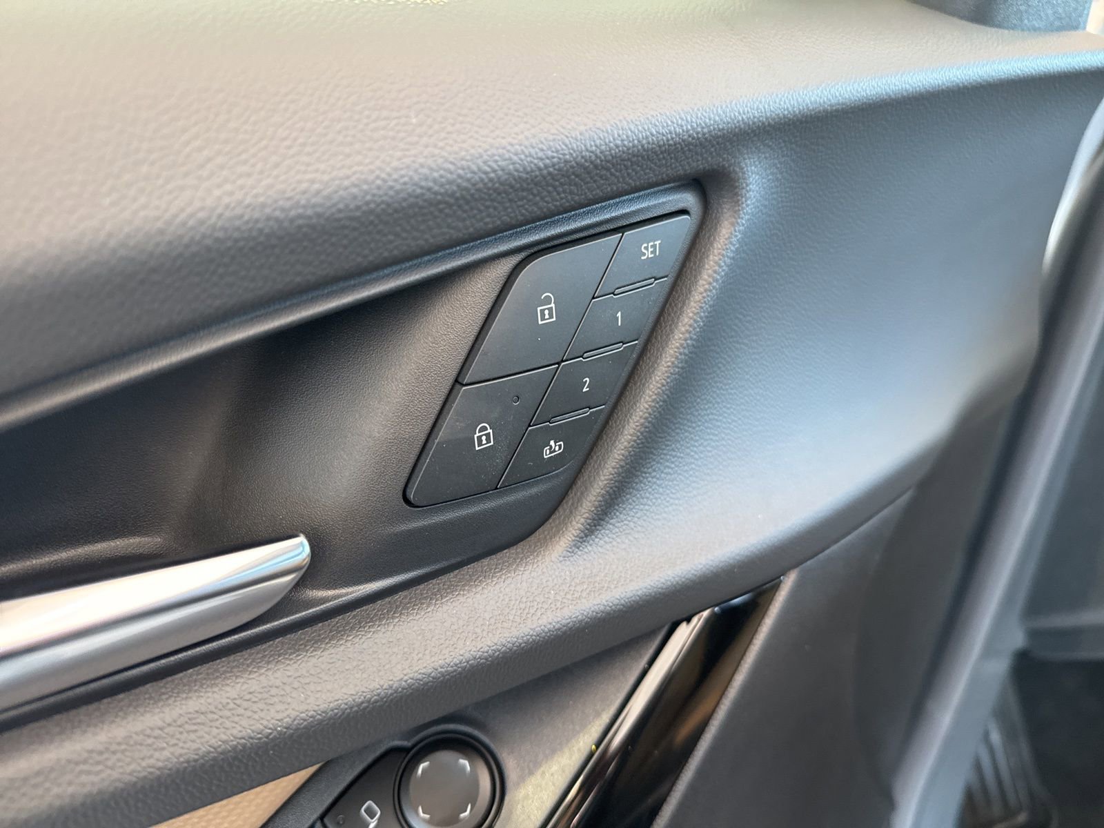 New 2026 Chevrolet Equinox ACTIV w/ Convenience Package III image 17