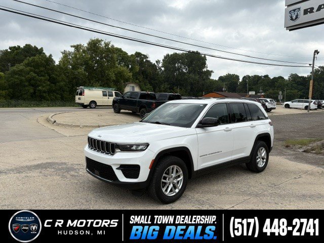 Used 2023 Jeep Grand Cherokee Laredo w/ Luxury Tech Group I AWD/4WD image 1