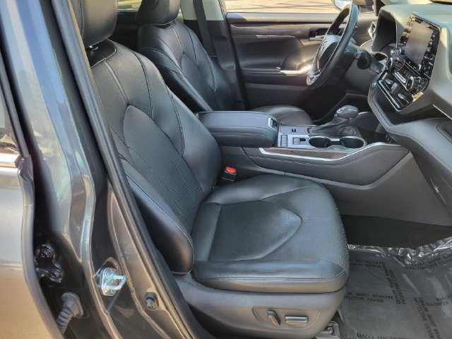 Used 2021 Toyota Highlander Limited FWD image 23
