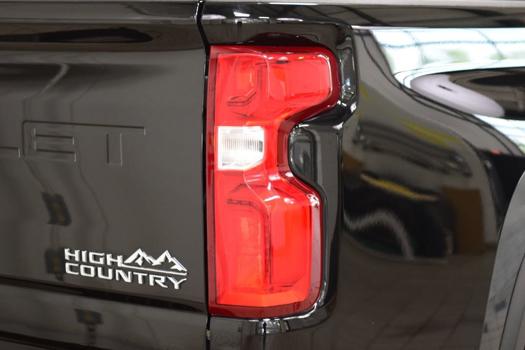 Used 2024 Chevrolet Silverado 2500 High Country w/ Technology Package AWD/4WD image 22